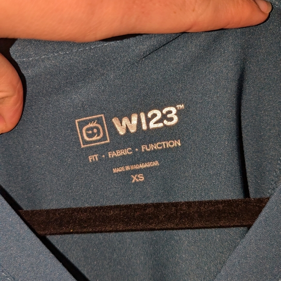 blue wonderwink scrub top XS - Picture 4 of 4